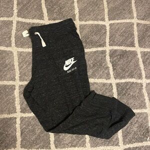 Nike sportswear capri